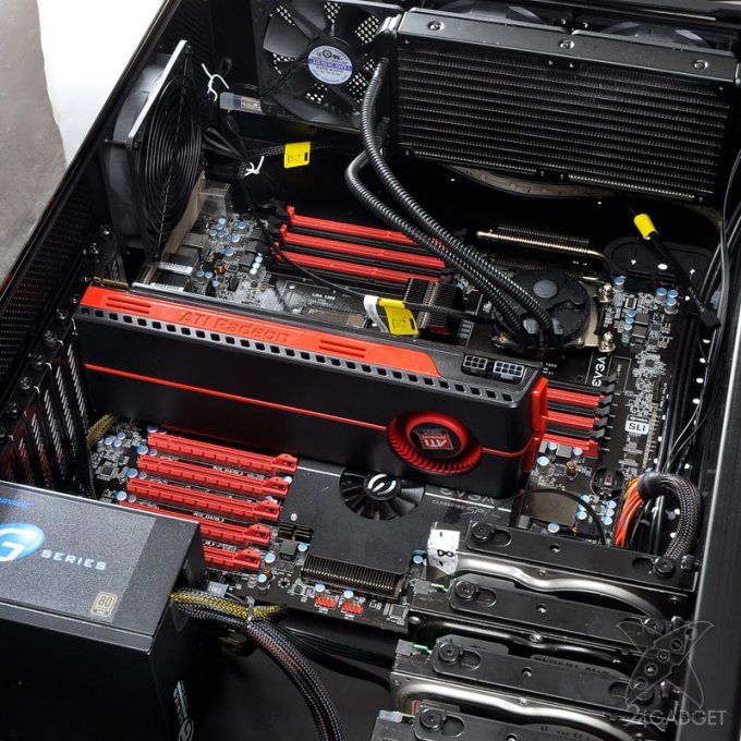 Компьютерный стол с системным блоком