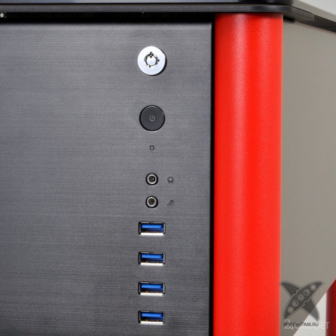 Компьютерный стол с системным блоком