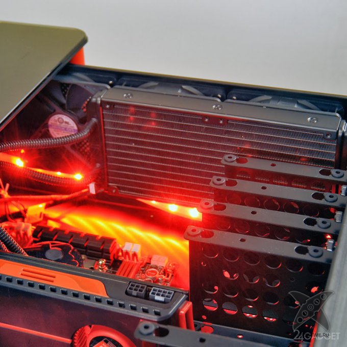 Компьютерный стол с системным блоком