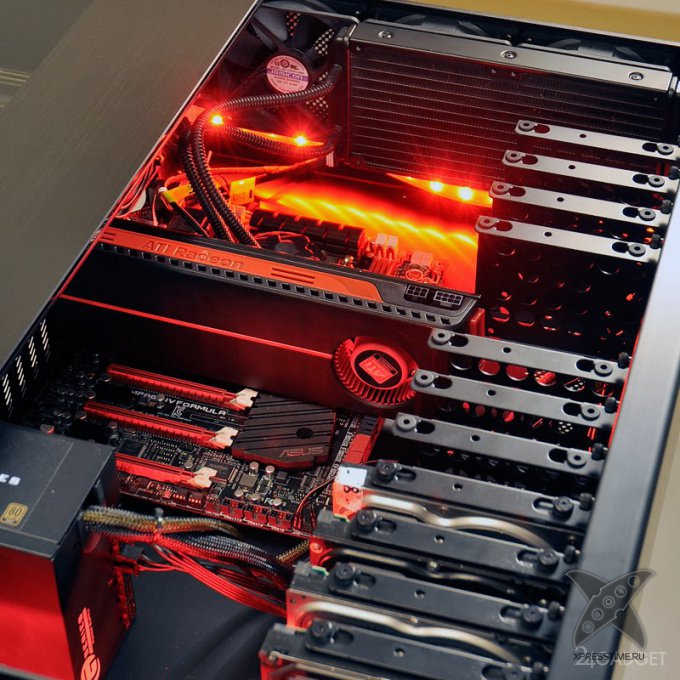 Компьютерный стол с системным блоком