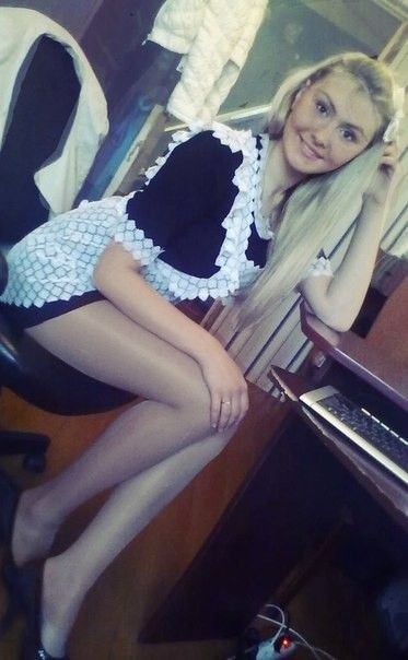 Выпускницы в школьной форме-3