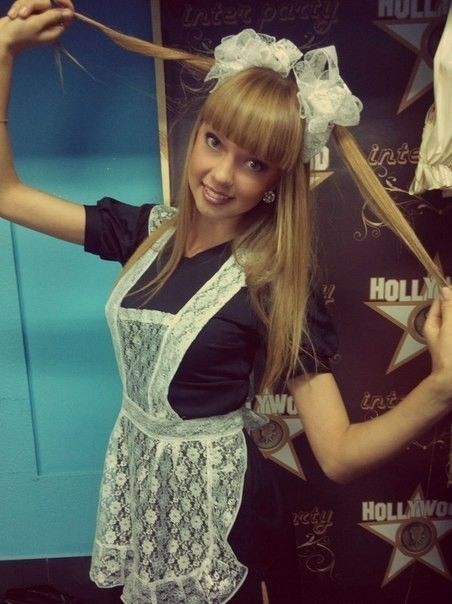 Выпускницы в школьной форме-4