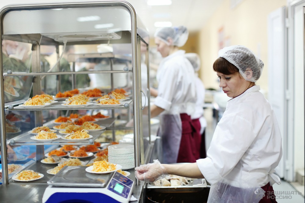 Шведский стол в армии-3