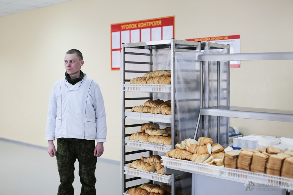 Шведский стол в армии-7