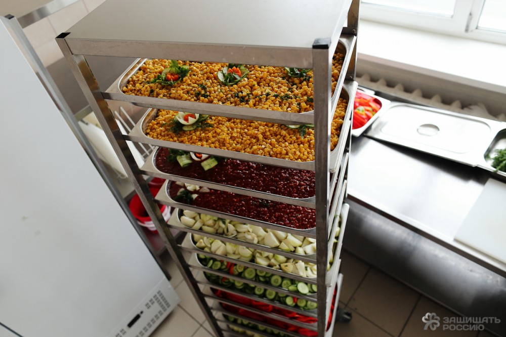 Шведский стол в армии-9