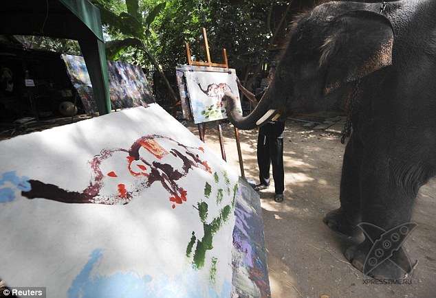 Слон-художник