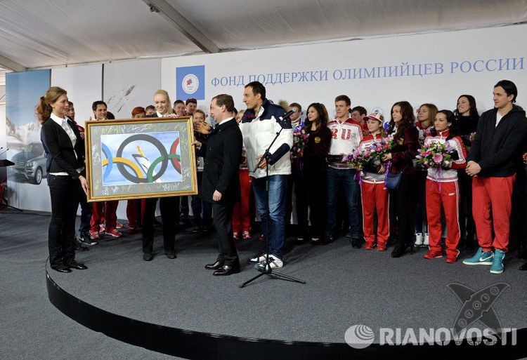 Олимпийские чемпионы получили мерседесы