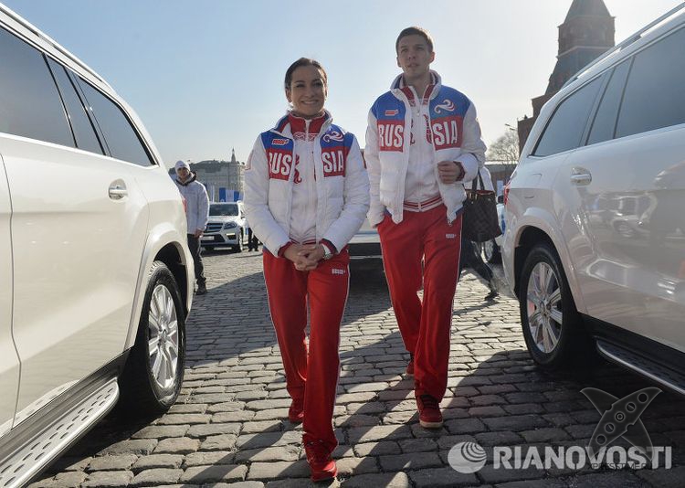 Олимпийские чемпионы получили мерседесы
