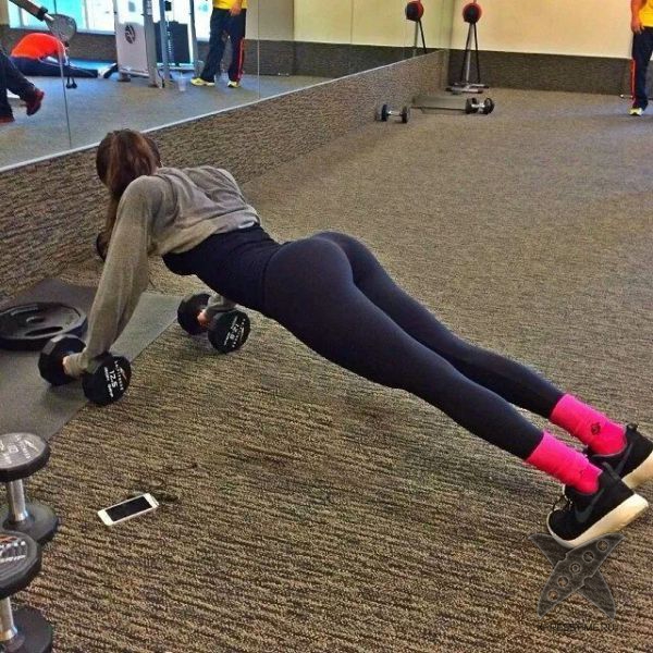 Девушки в обтягивающих штанах