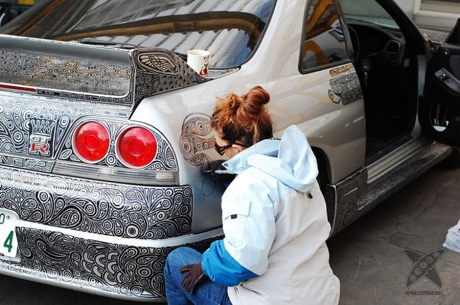 Художница разрисовала маркером автомобиль