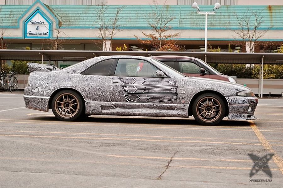 Художница разрисовала маркером автомобиль