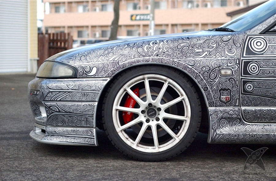 Художница разрисовала маркером автомобиль