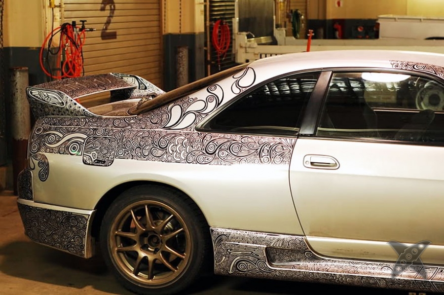 Художница разрисовала маркером автомобиль