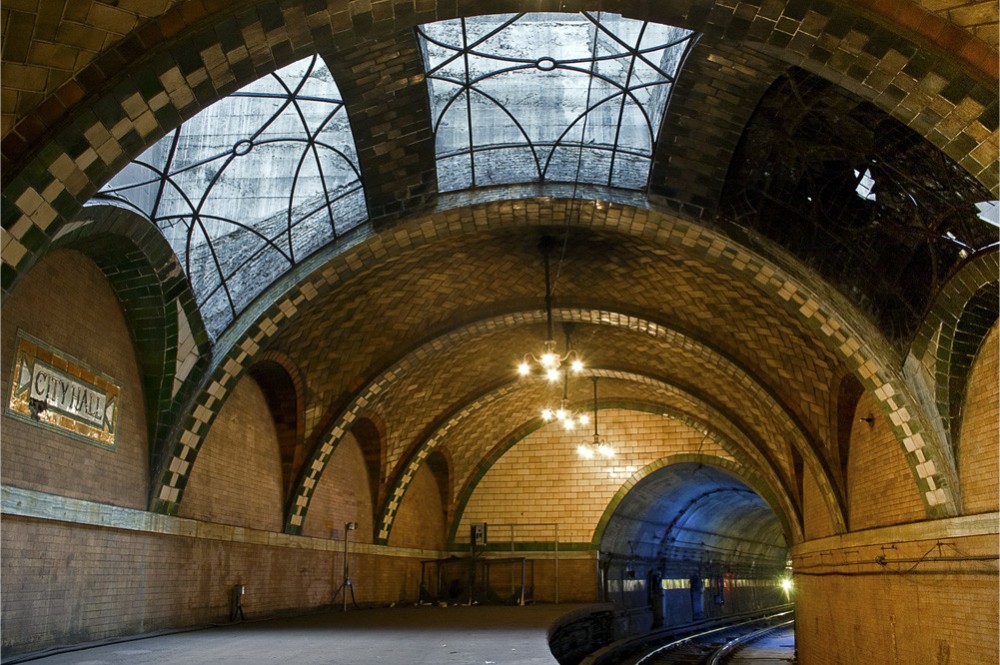 Самые красивые в мире станции метро-26