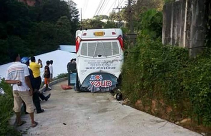 В Тайланде перевернулся автобус с туристами-2