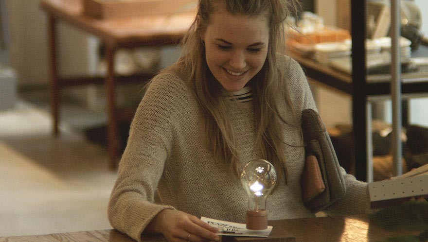 Парящая в воздухе лампочка-3