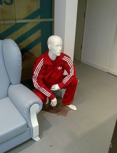 Когда продавцу одежды становится скучно-3