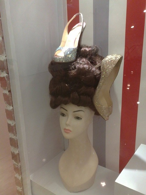 Когда продавцу одежды становится скучно-5