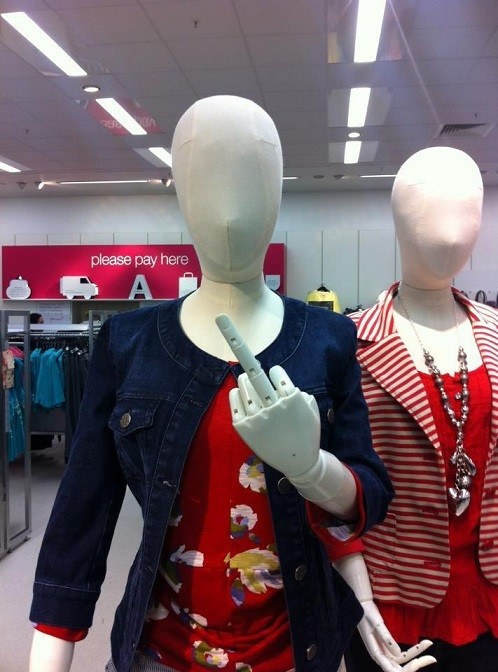 Когда продавцу одежды становится скучно-6