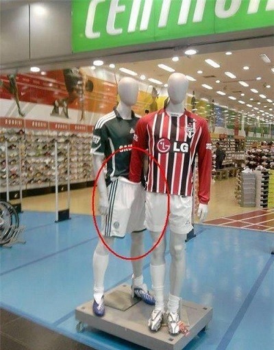 Когда продавцу одежды становится скучно-7