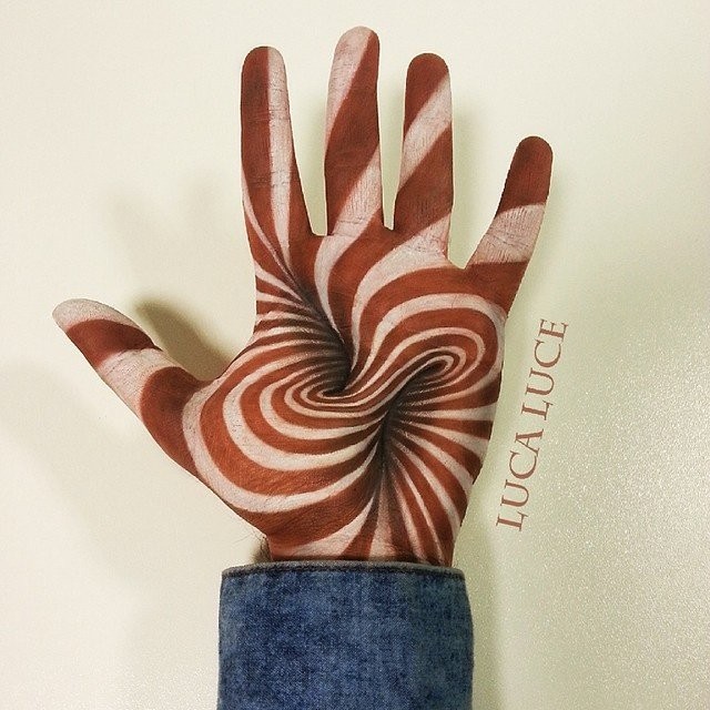 3D рисунки на ладони-18