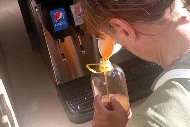 Белорусы опозорились на открытии Burger King-3