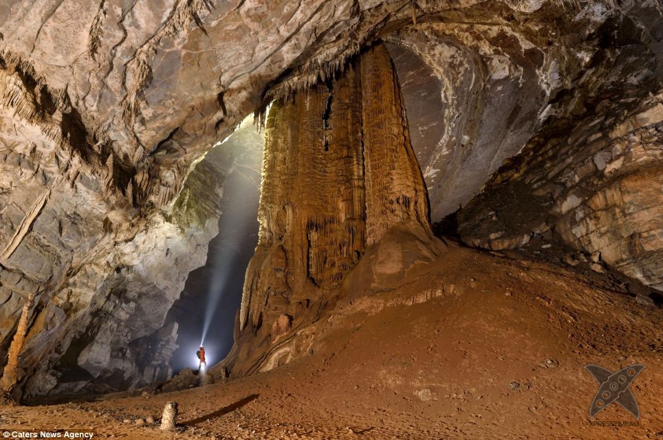 Огромная пещера в Китае