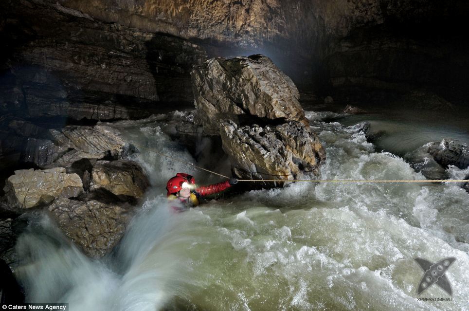 Огромная пещера в Китае