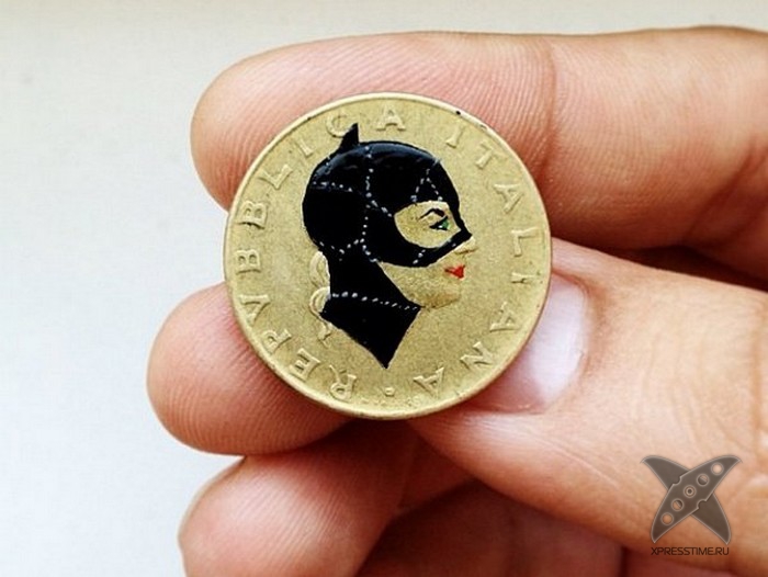 Рисунки различных персонажей на монетах