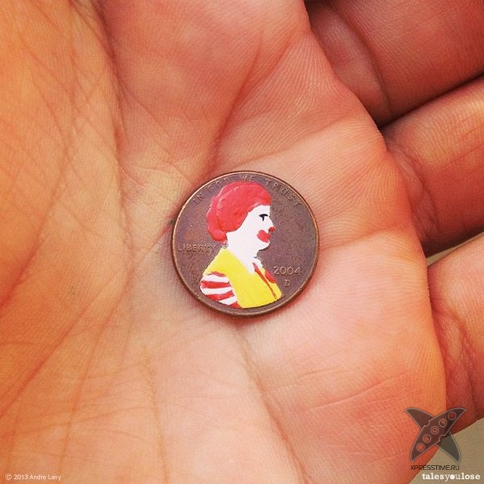 Рисунки различных персонажей на монетах