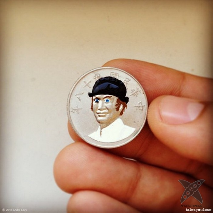 Рисунки различных персонажей на монетах