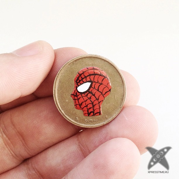 Рисунки различных персонажей на монетах