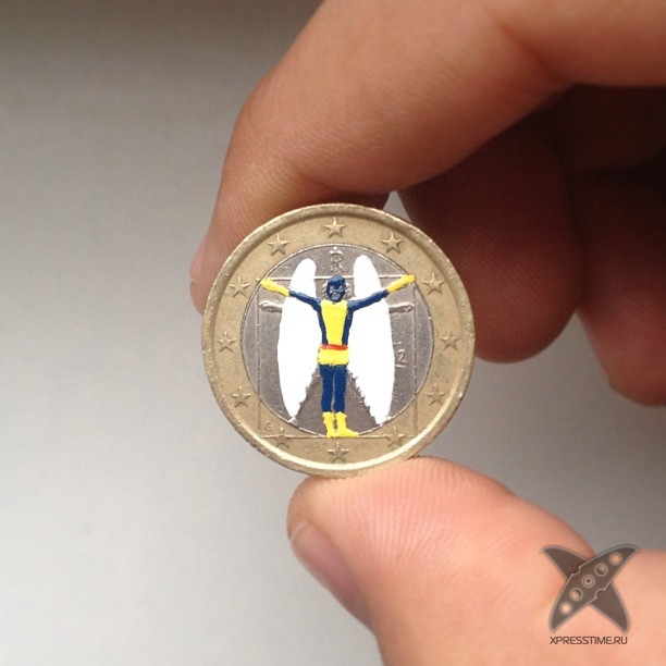 Рисунки различных персонажей на монетах