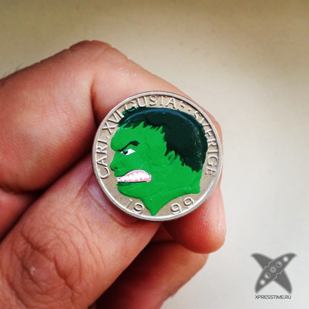 Рисунки различных персонажей на монетах