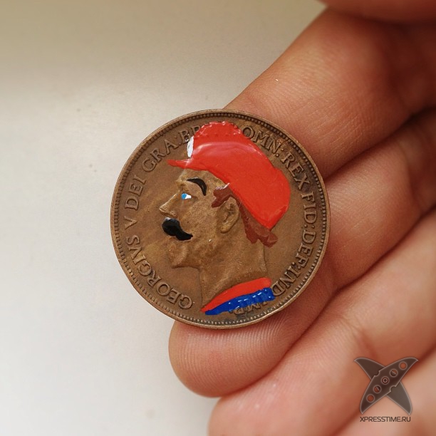 Рисунки различных персонажей на монетах