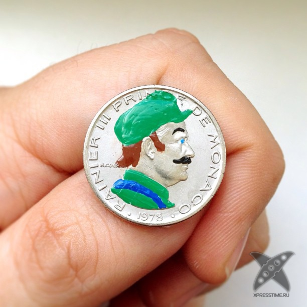 Рисунки различных персонажей на монетах