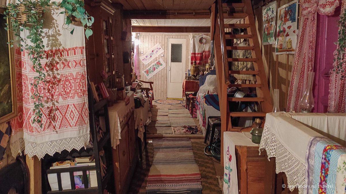 Мост — часть дома, соединяющая жилую и хозяйственную части