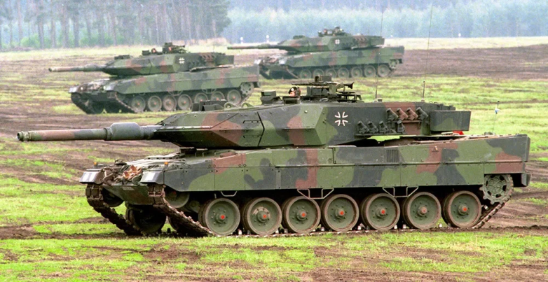 Немецкие танки Leopard 2 со шварцкройцами