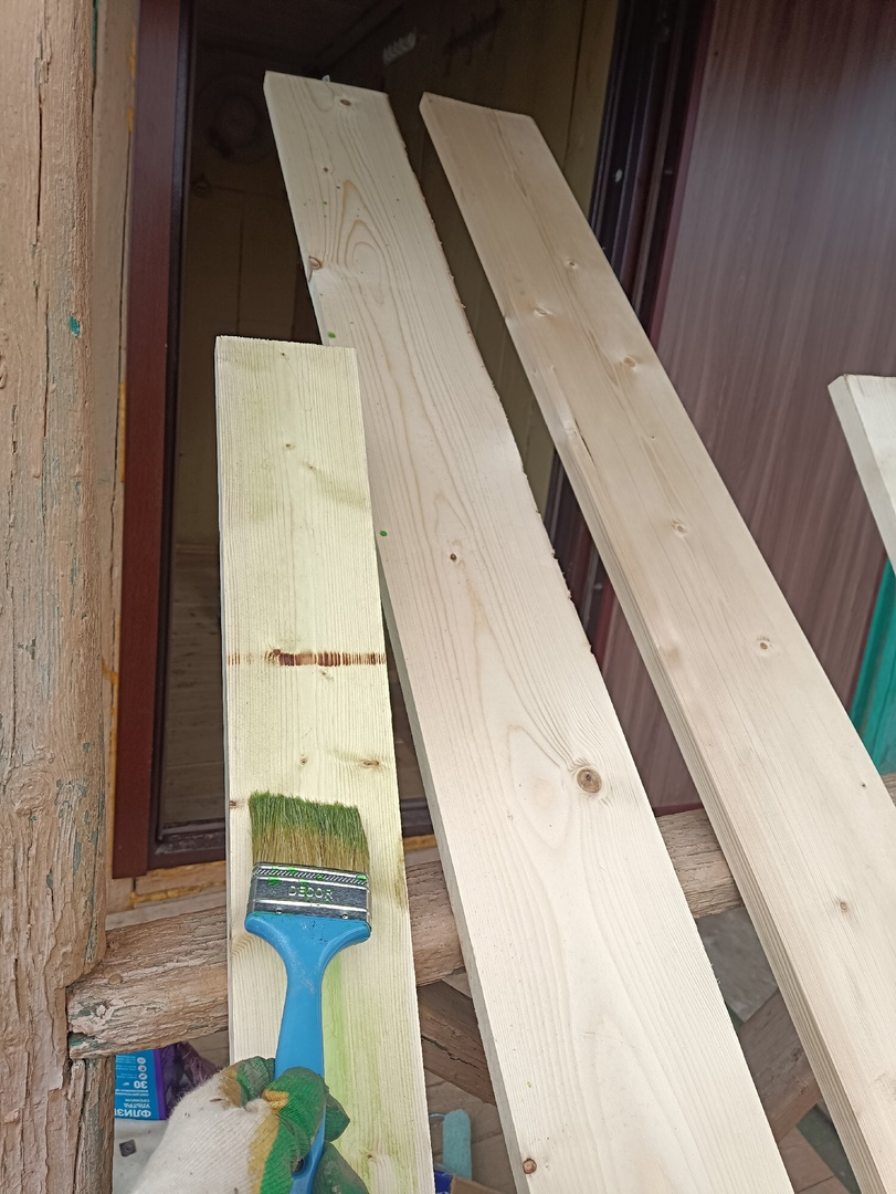 Красить кисточкой - приятно.