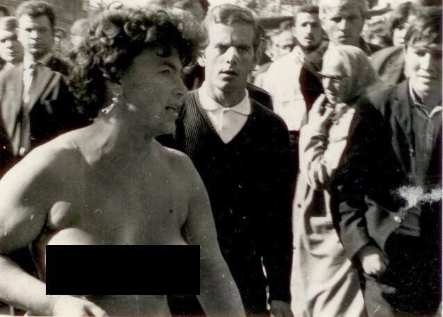 Мужчина за спиной Валентины - тот самый Войтех Пастор.