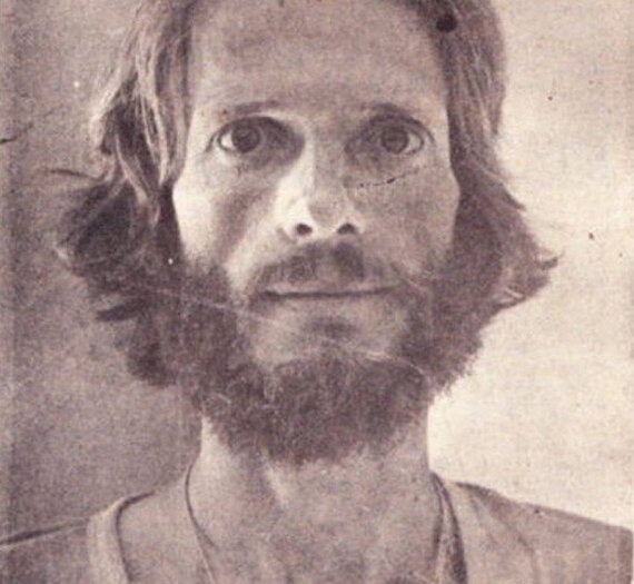 1982 году американский яхтсмен Стивен Каллахэн вынужденно провёл 76 дней в Атлантическом океане на спасательном надувном плоту, питаясь пойманной рыбой и собирая дождевую воду. Так он выглядел, когда его спасли