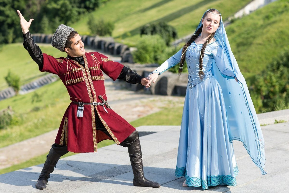 Дагестан (в регионе более 40 национальностей и у каждого свой наряд)