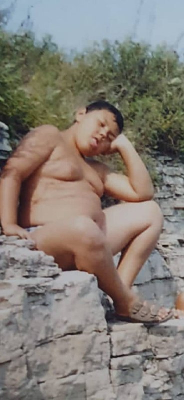 На фото я закончил начальную школу и вес около 80кг