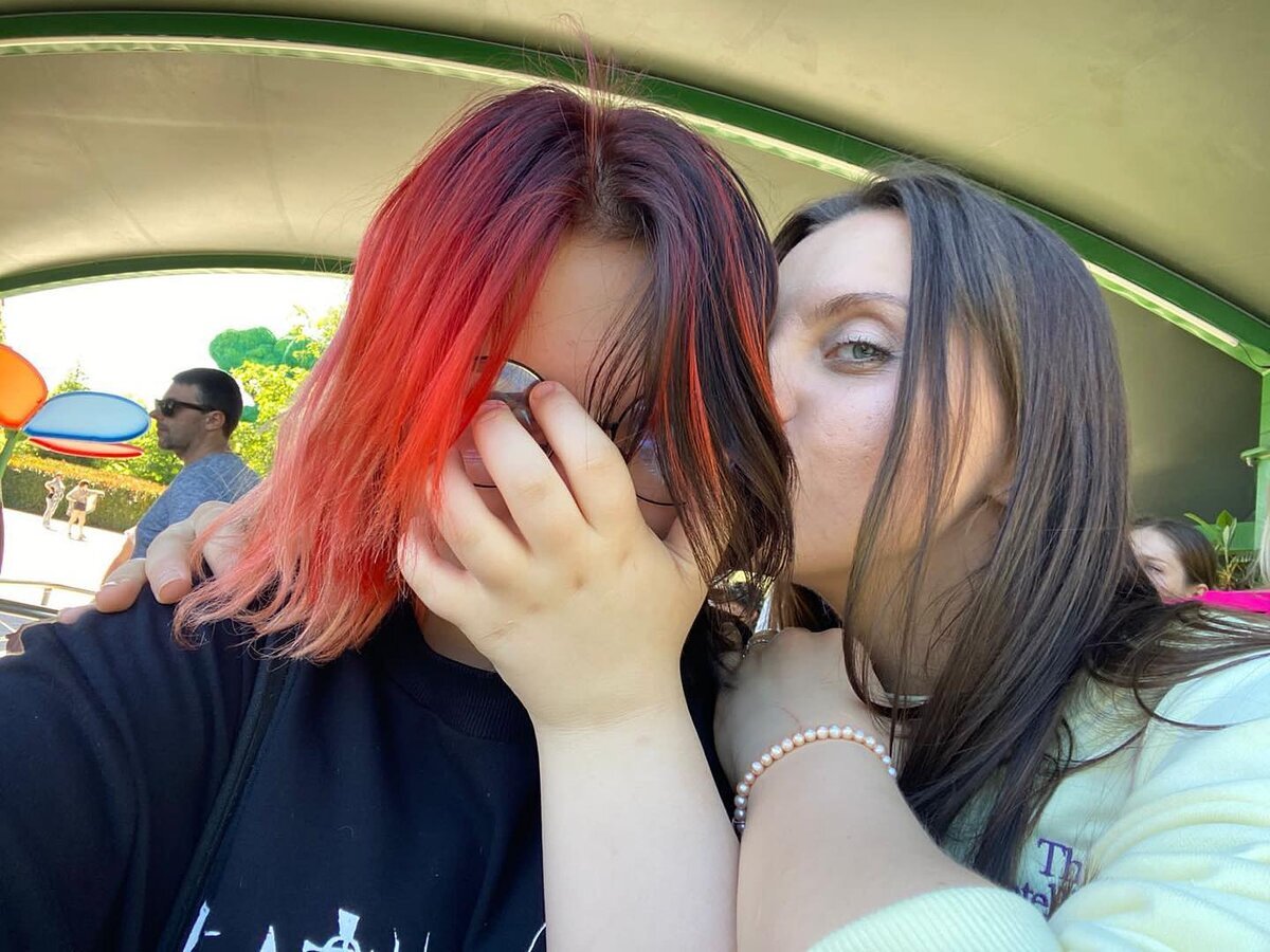 Катя и Анастасия