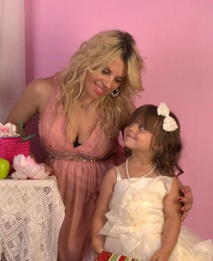 Анастасия с дочерью