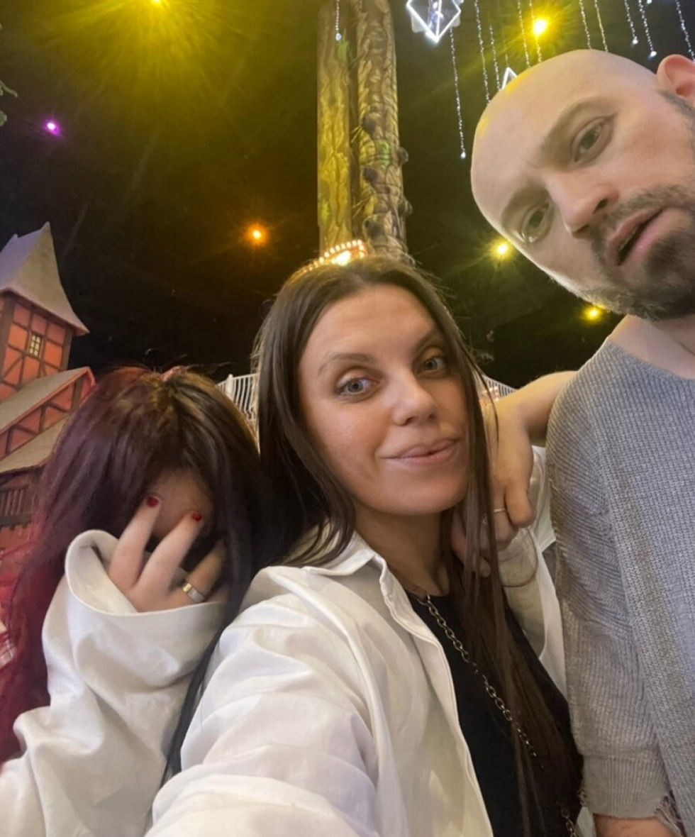 Катя, Анастасия и друг семьи