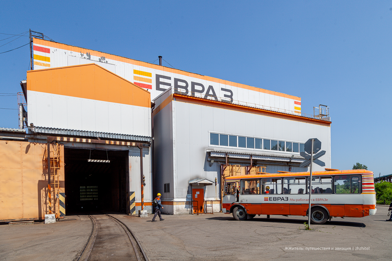 На выходе из рельсобалочного цеха