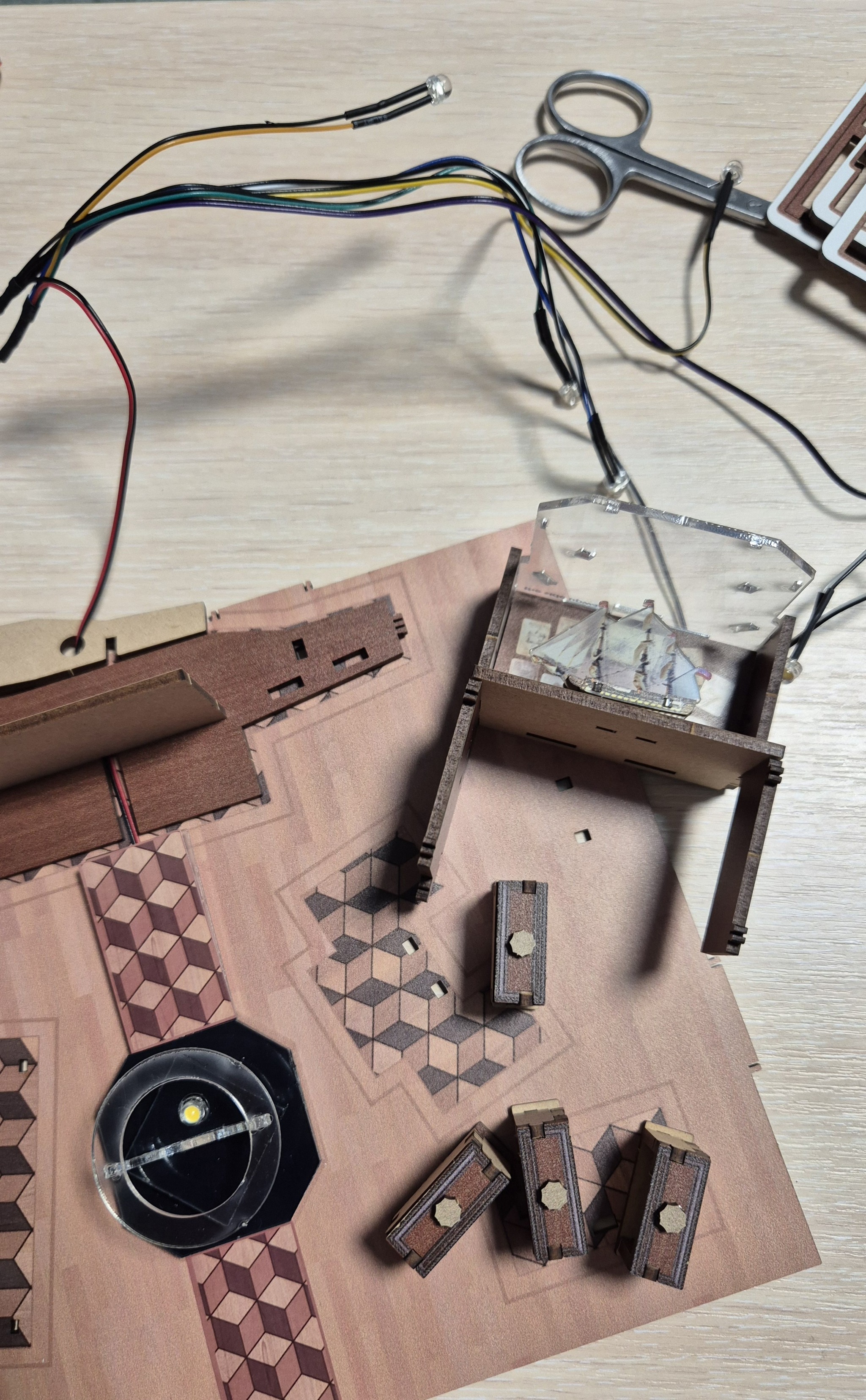 При помощи мужа креплю первые провода