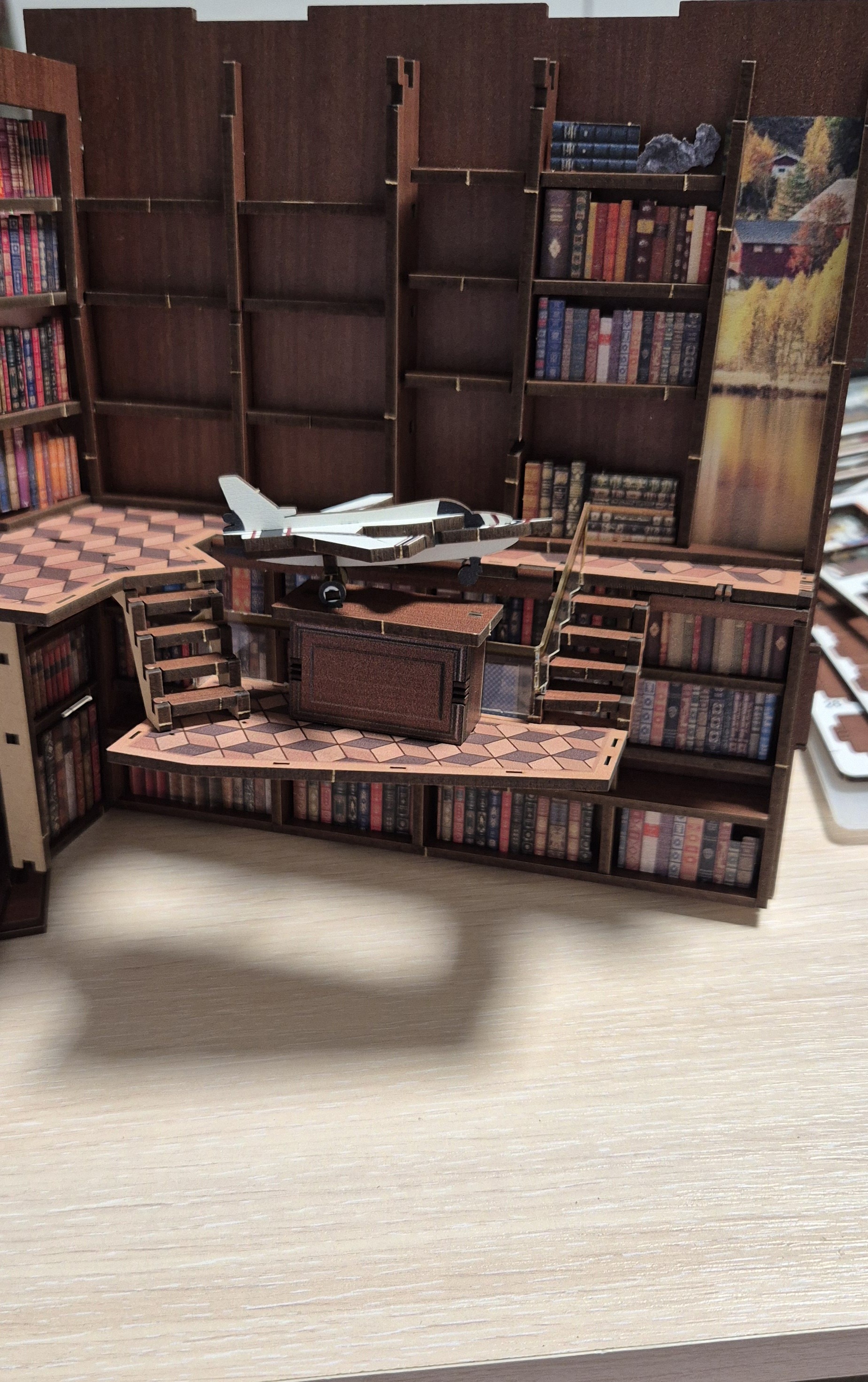 Прикрепила полочки с "книгами" ко 2 этажу