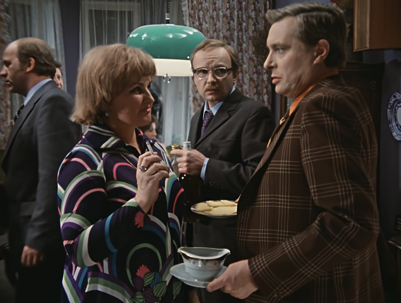 Кадр из к/ф «Служебный роман»